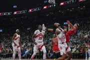 NBA-爱德华兹45分准绝杀尼克斯，森林狼加时逆转登顶东部