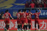  昂热中场悍将染红 少一人作战遭逆转  