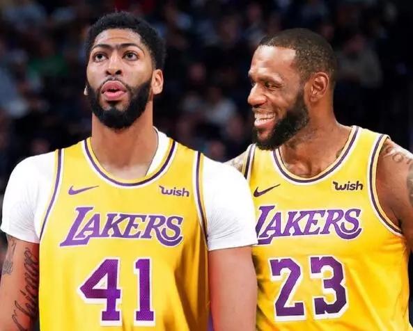 NBA季后赛焦点战，詹姆斯50分创纪录助湖人险胜
